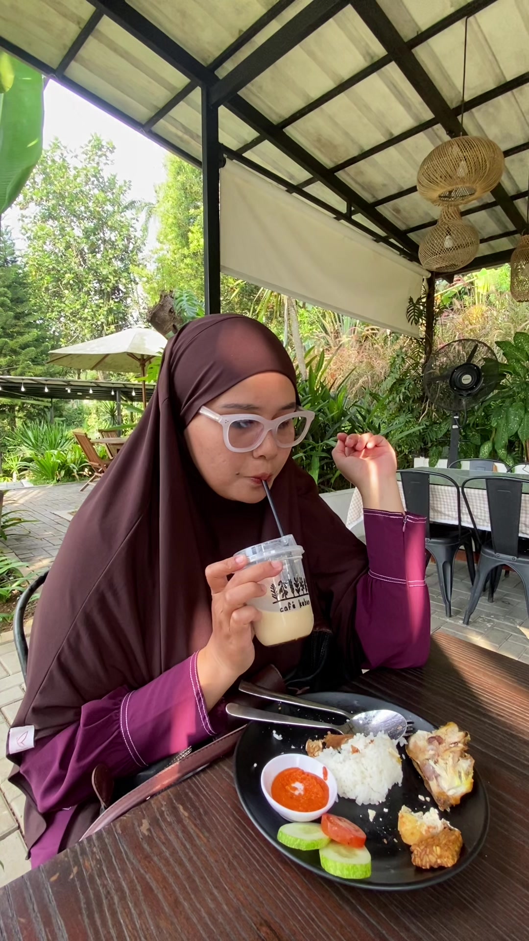 @AuliaNR &bull;Review &bull;Jajan &bull;Jalan