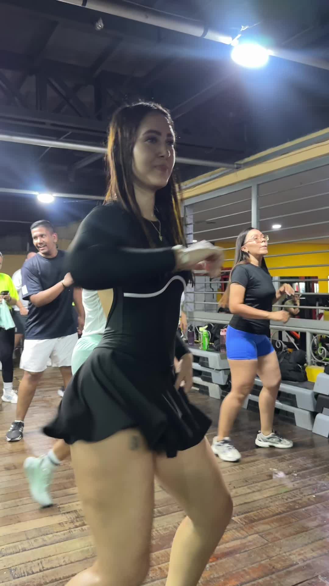 @Pao c Music Baila