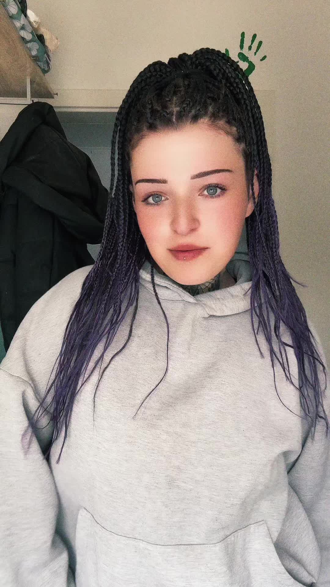 @𝒱𝒾𝓋𝒾69🖤