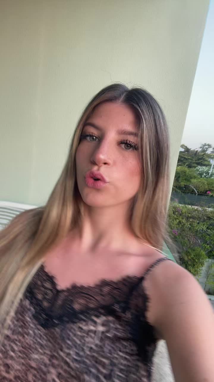 @violettaa