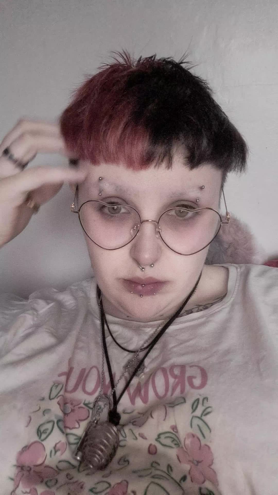 @🖤 𝕰𝖓𝖛𝖞 ❤️ (they/them)