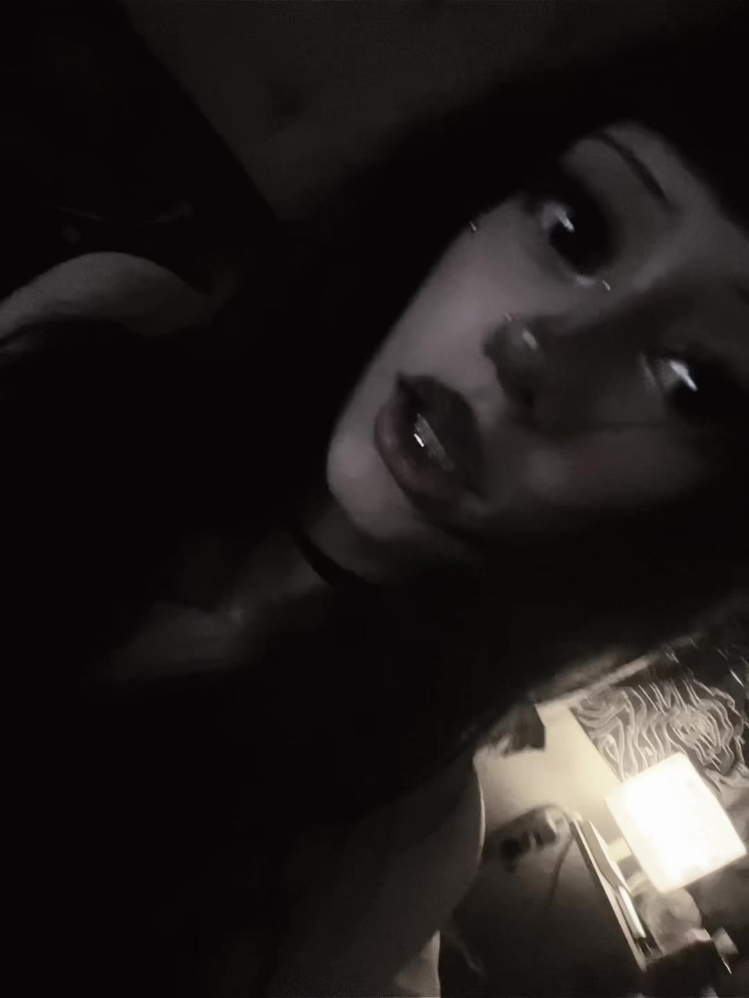 @⊝