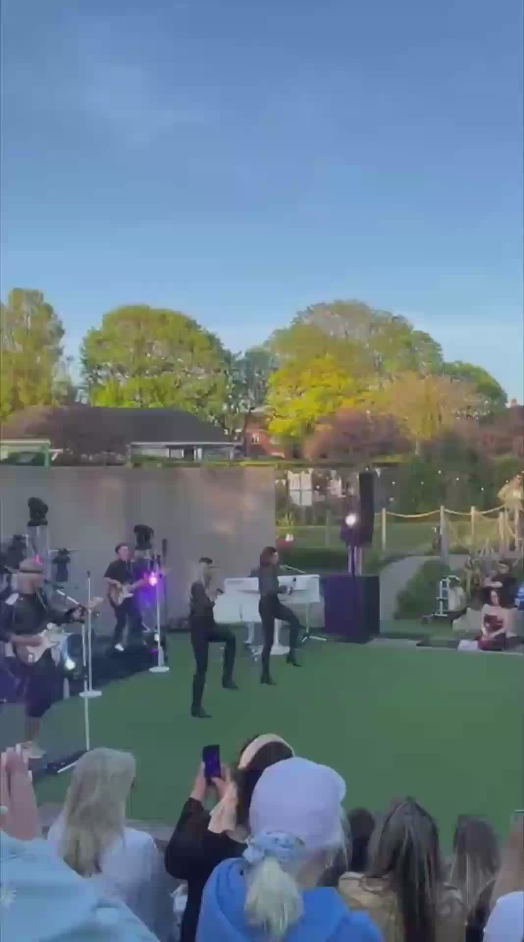 @Maniatheshow