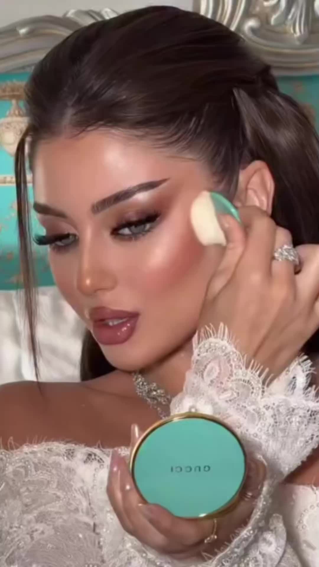 @&Aacute;fricamakeup_essence