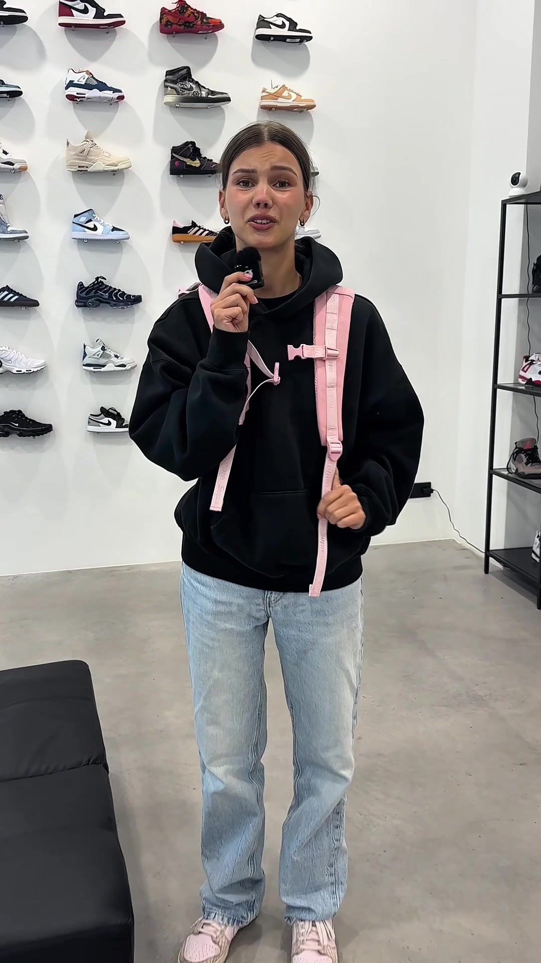 @Sneak.ee