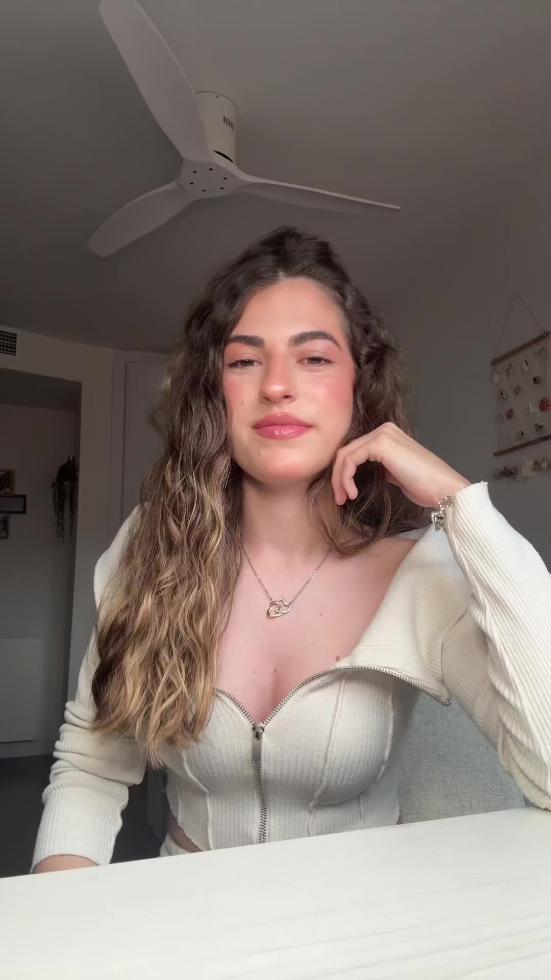 @𝒞