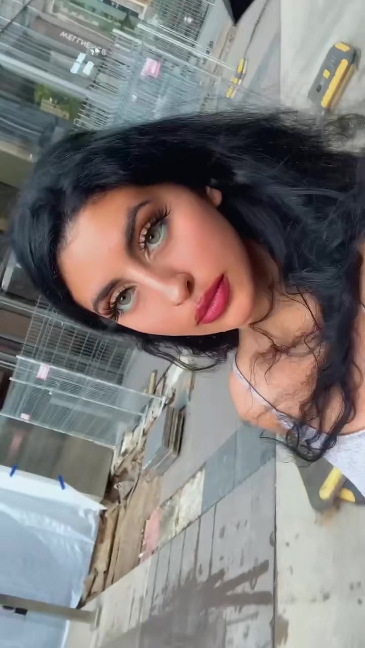 @themodelmari