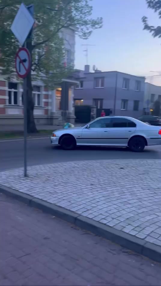 @E39🖤