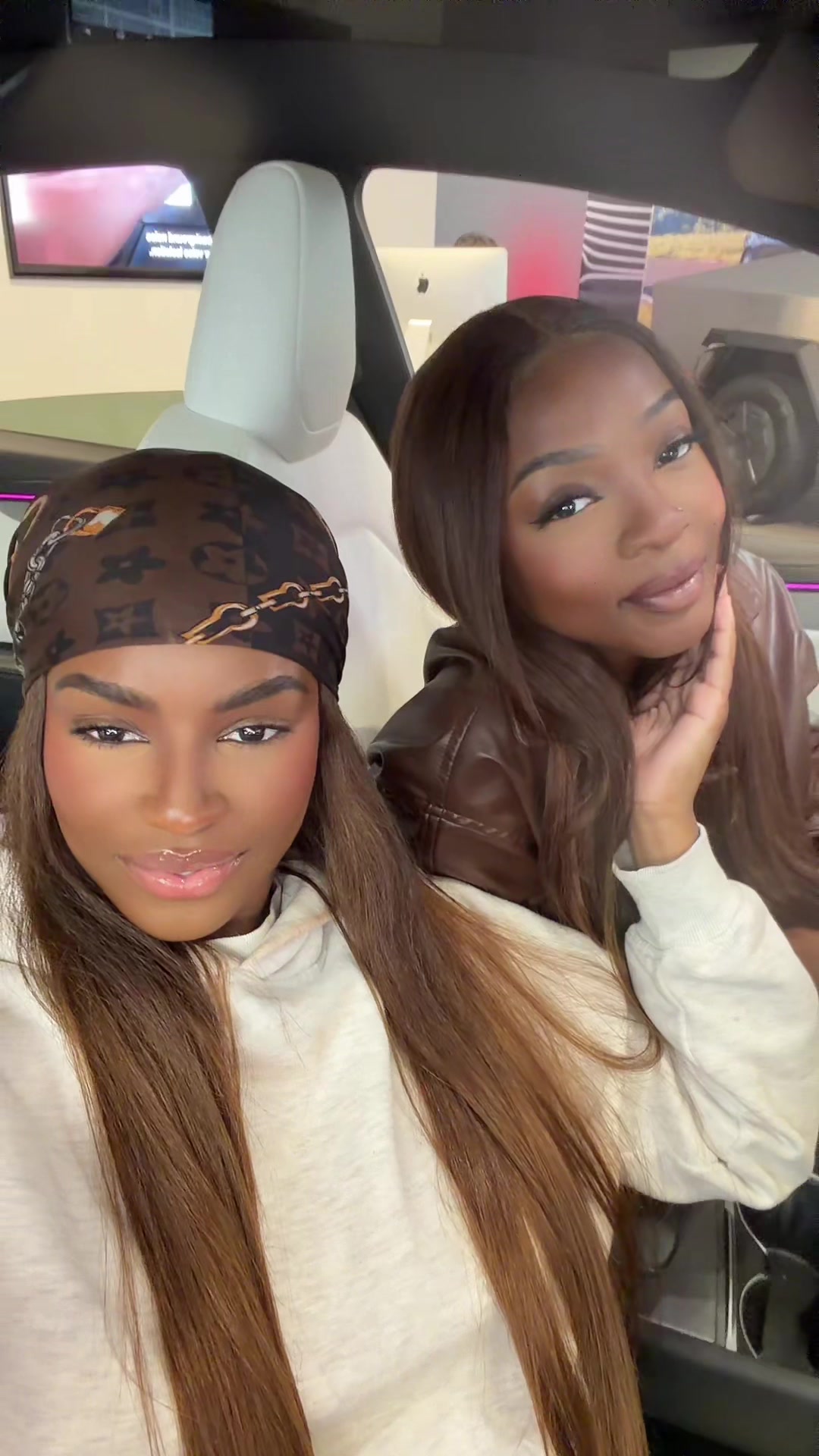 @👩🏾&zwj;❤️&zwj;💋&zwj;👩🏾