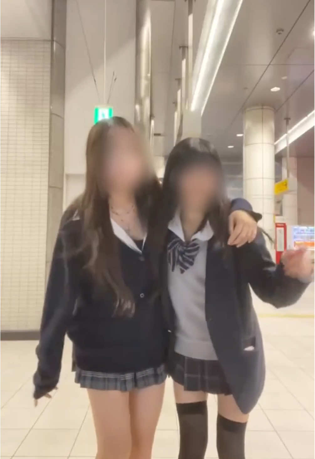 @るな