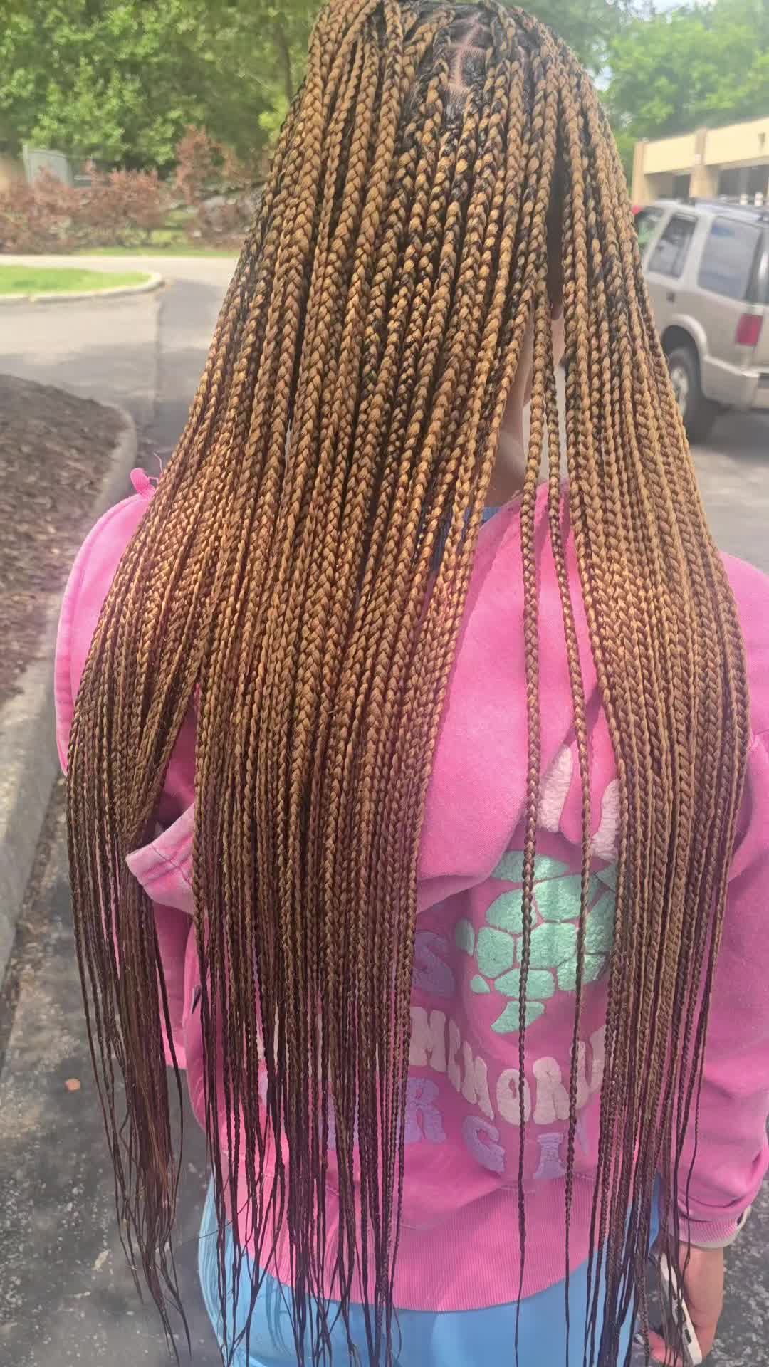 @African beauty of braiding
