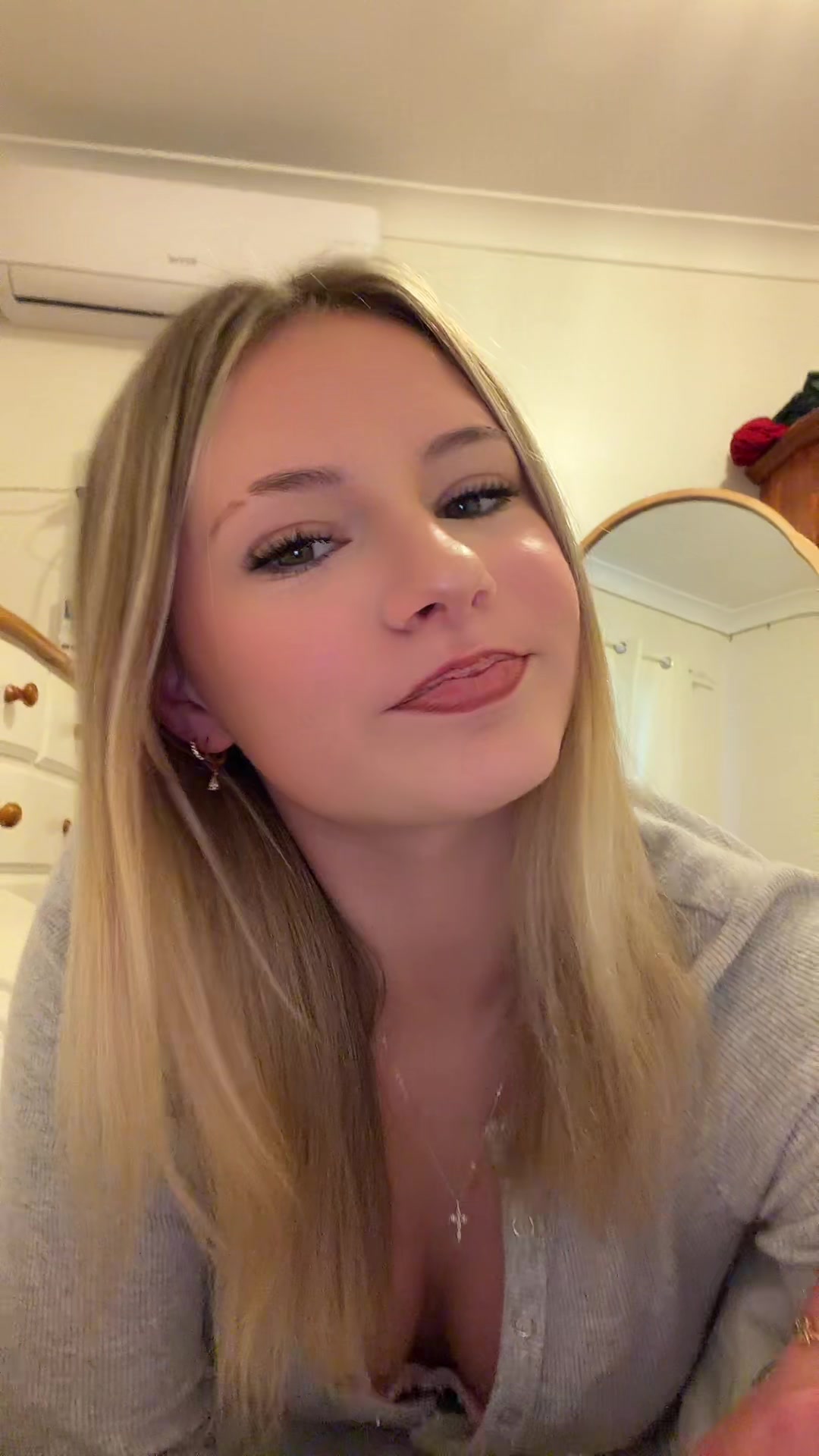 @️Bella