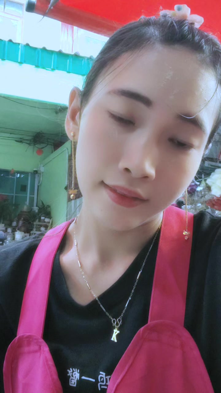 @🌿Kay Thi Khaing🌿(ဖြူးသူလေး)