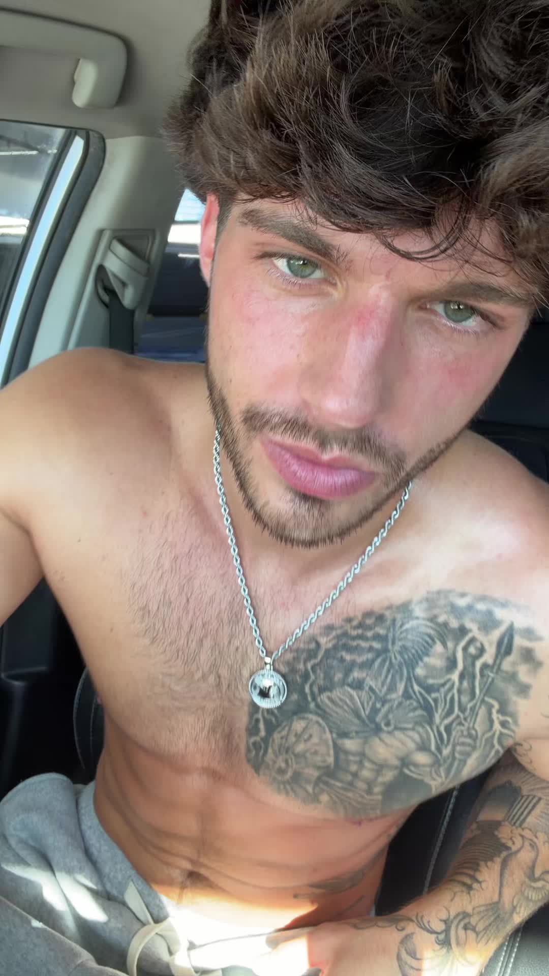 @Leo ⭑