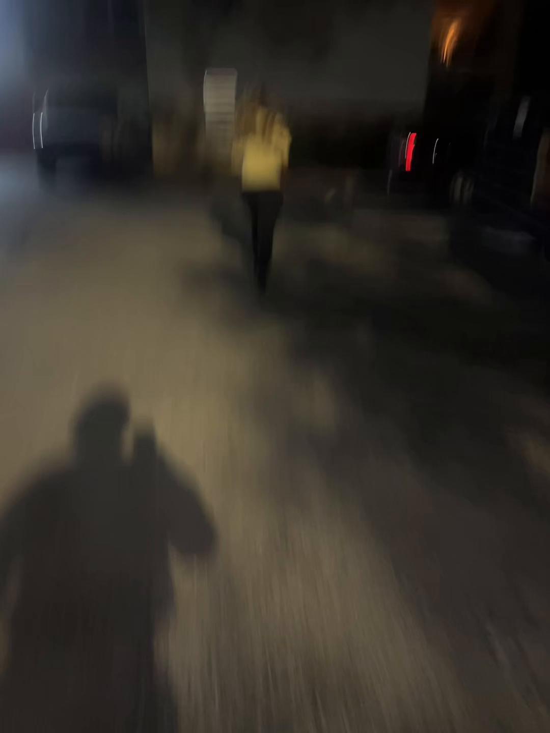 @•