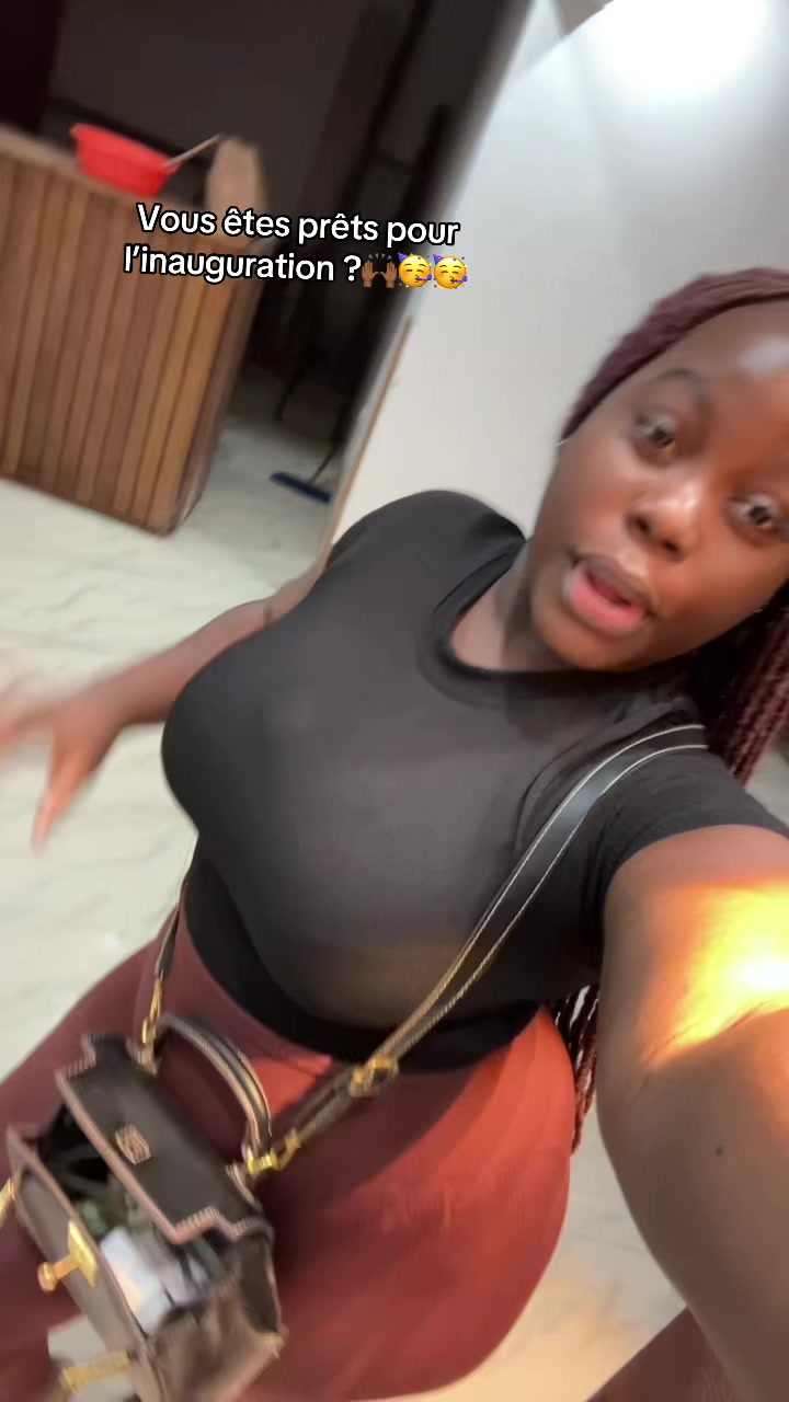 @APOUTSHOU🤍