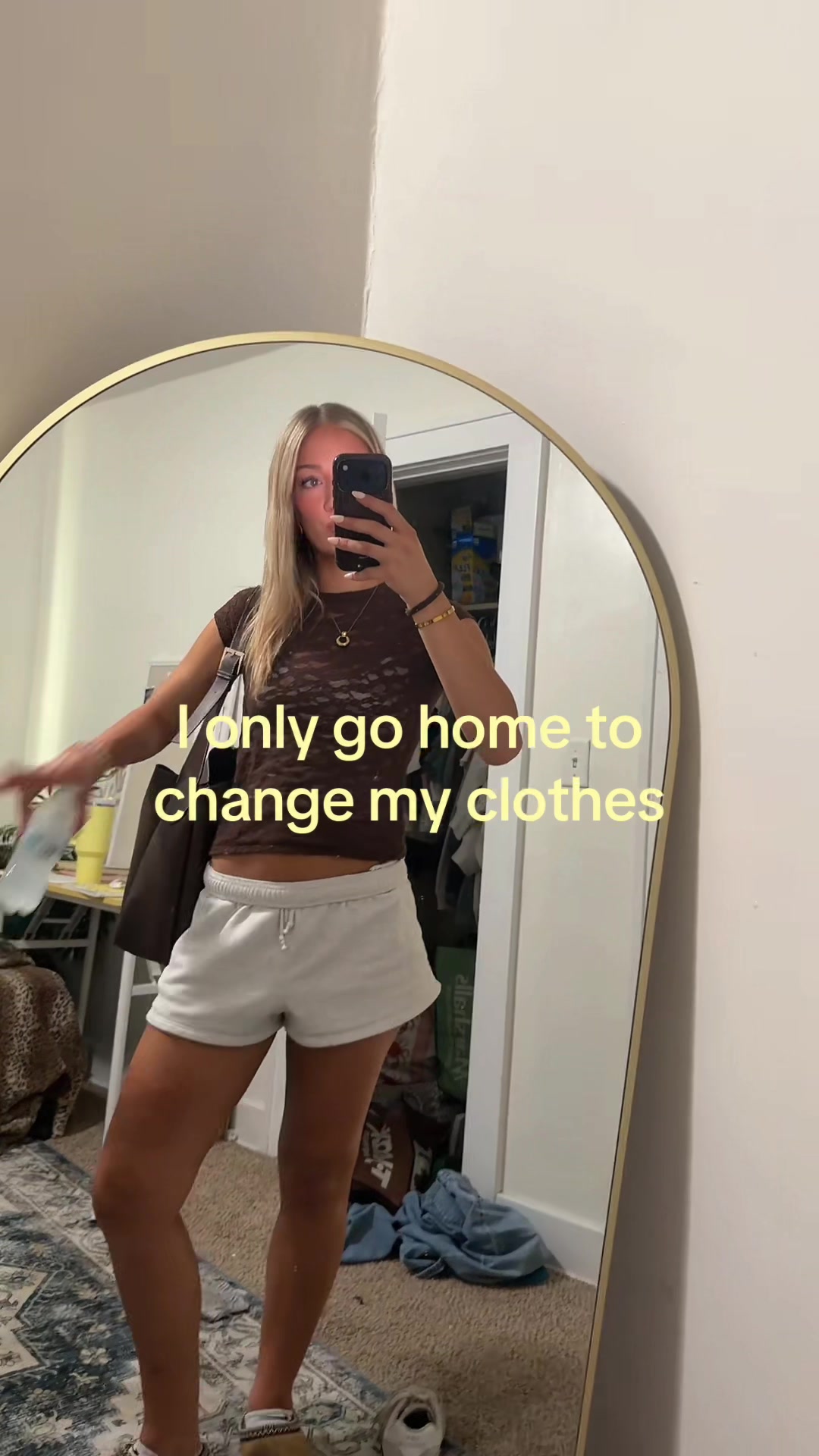 @caitlynnavery