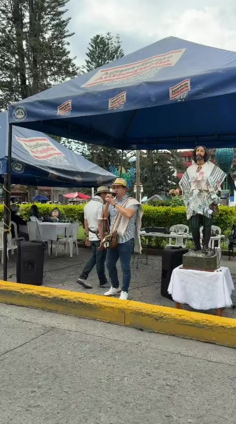 @El poloshow trovador 🍍