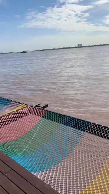 @Ah Ri &bull; អា រី