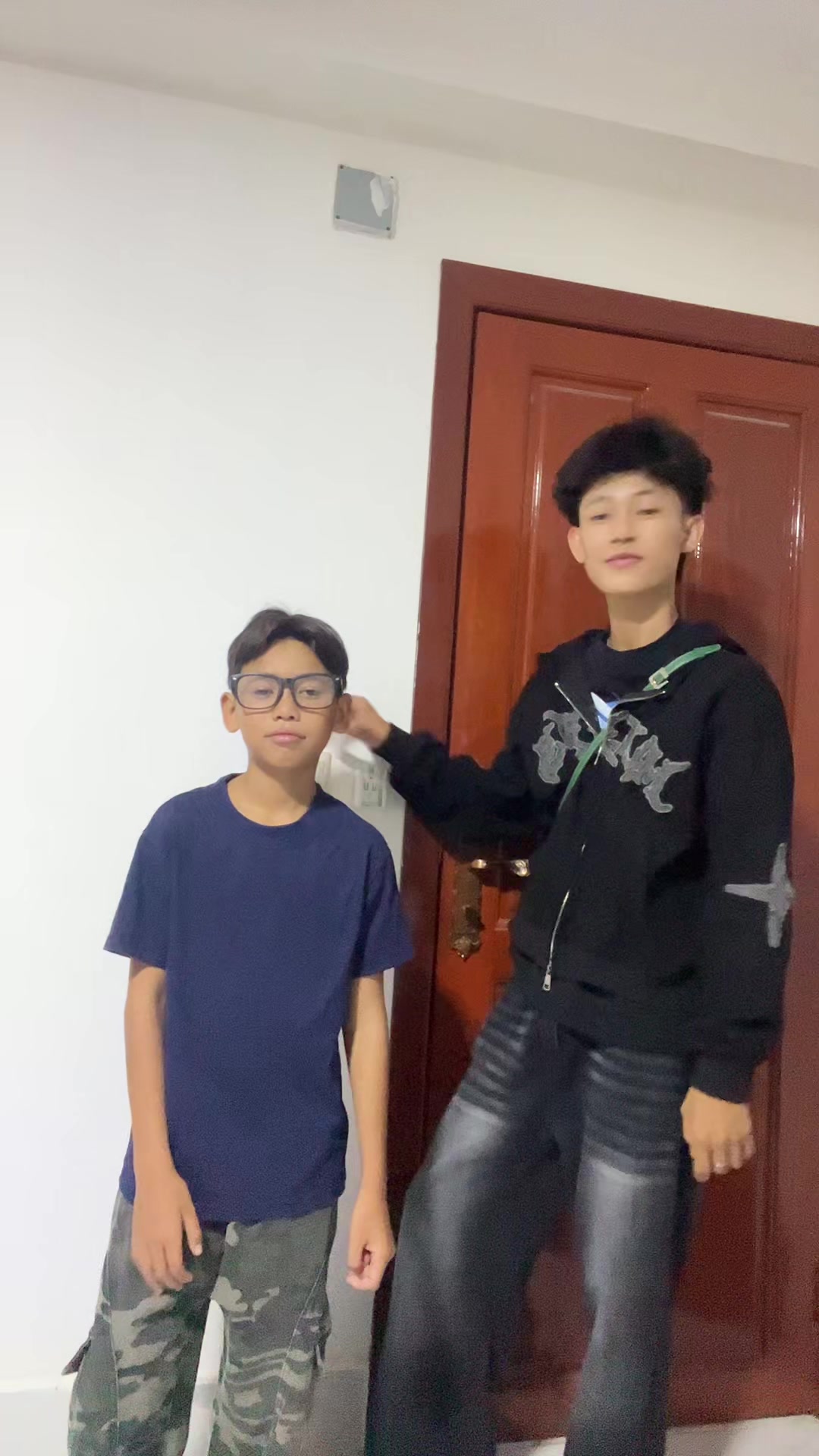 @CHHOŘNG~CHHOŘNG