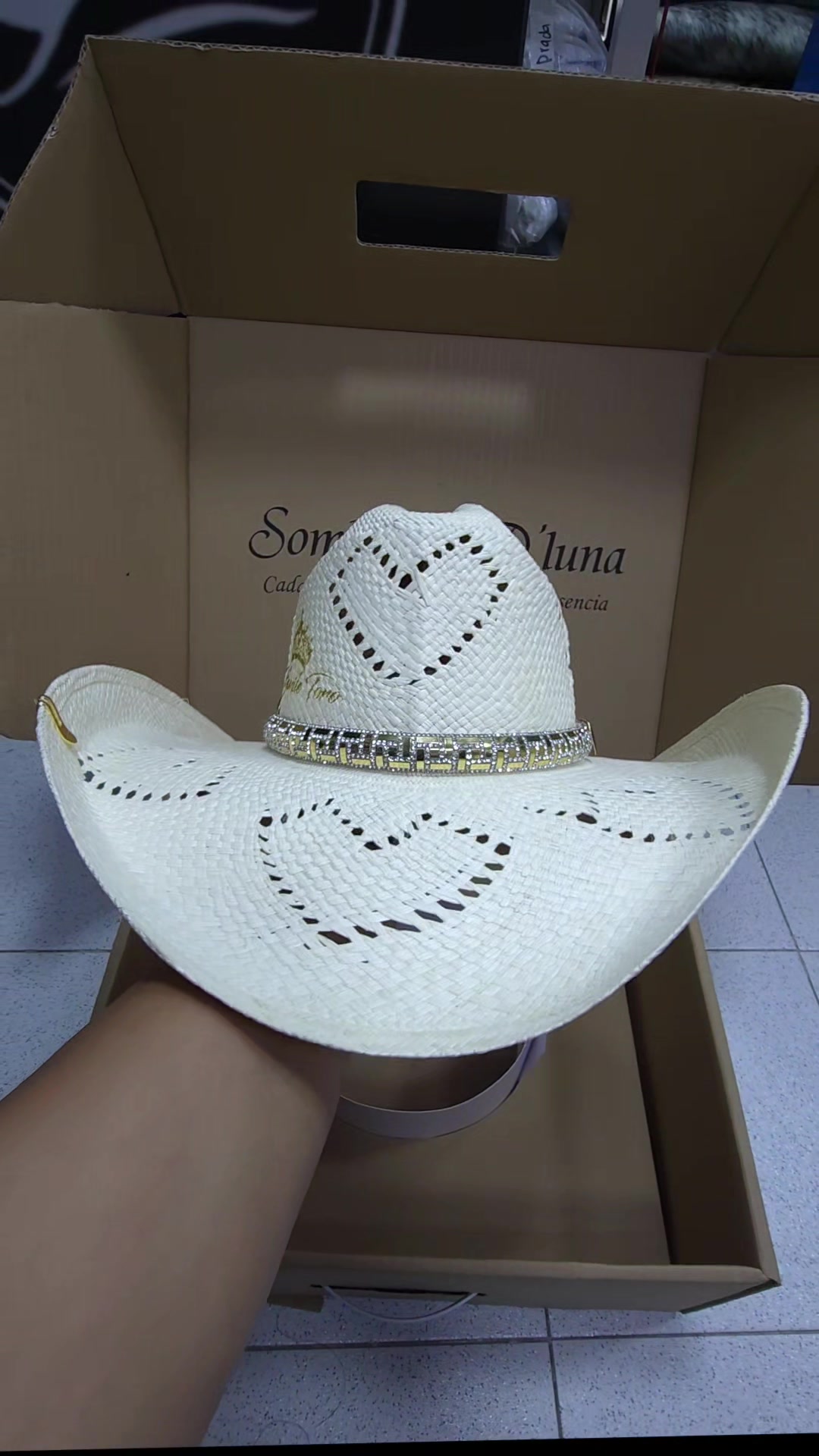 @Sombreros Dluna