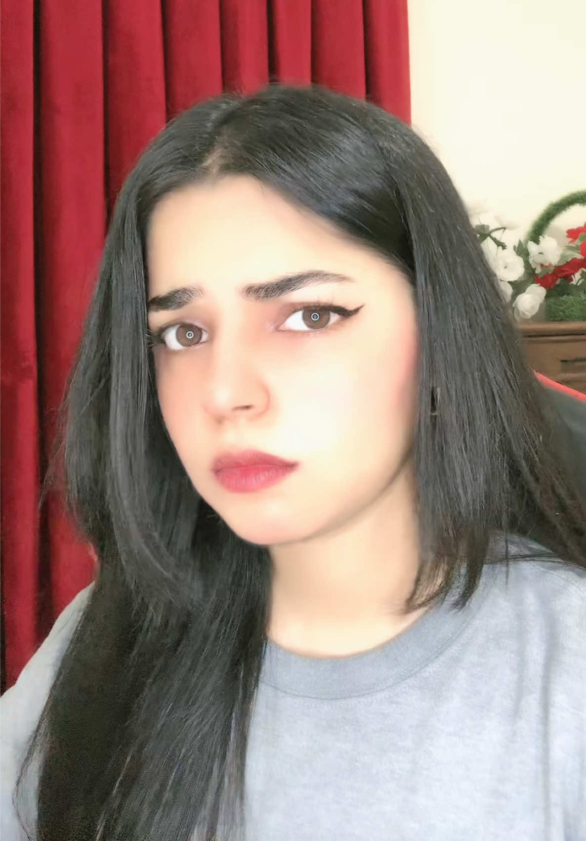 @👑 𝑸𝑼𝜠𝜠𝑵 𝑮 👑