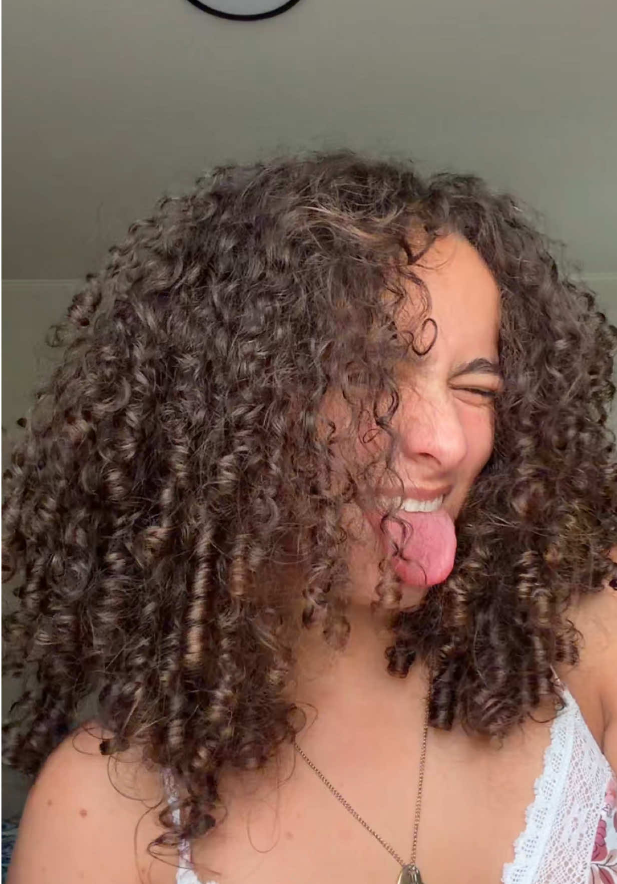 @VALENTINA💜