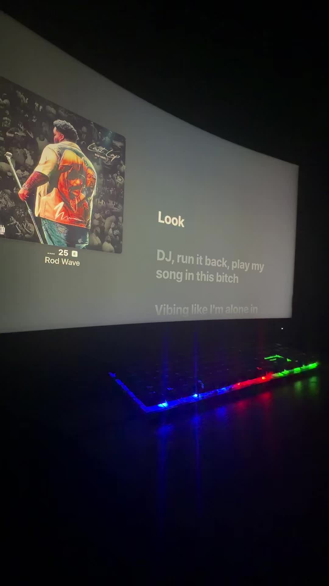 @🎧