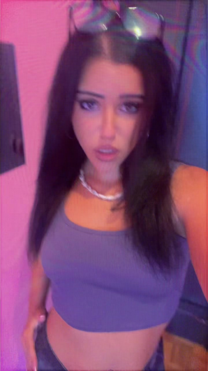 @neeveenica
