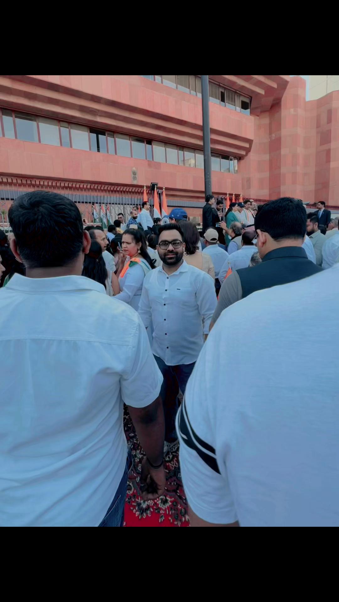 @SAHIL94🇰🇼🧡😎