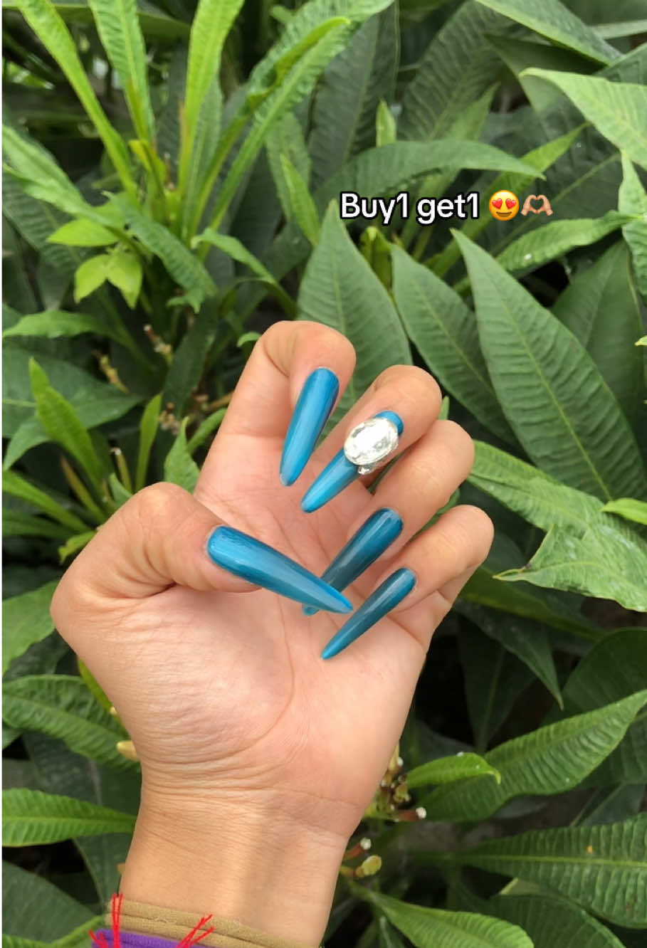 @JMhandmadepressonnails