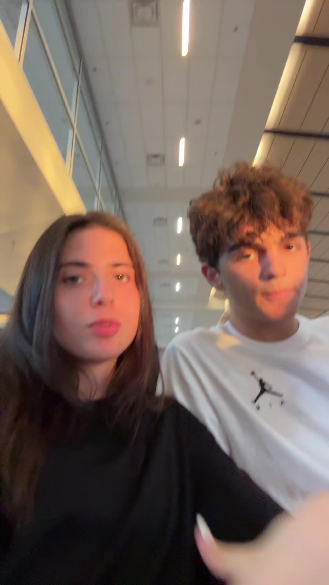 @Adora