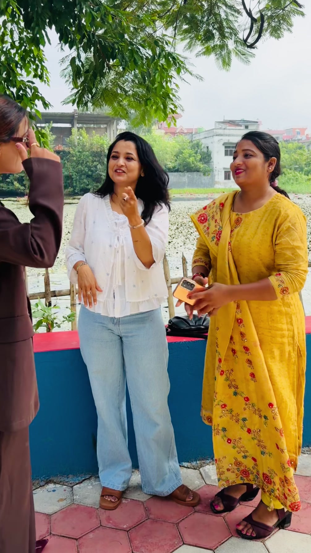 @PRAKRITI🌻🐥