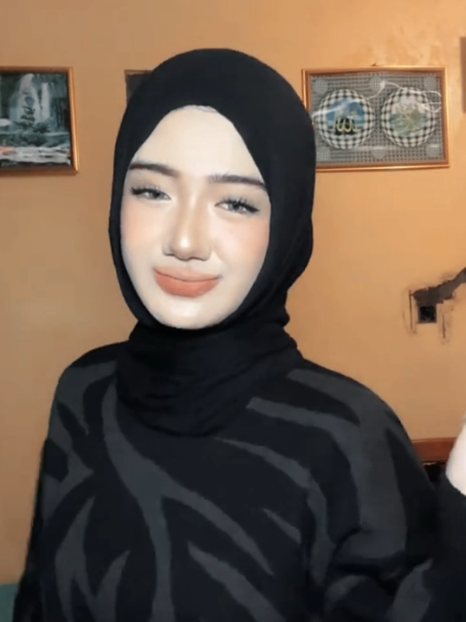 @𝘾𝙀𝙒𝙀 𝙬𝙞𝙨𝙥𝙞𝙚🫦