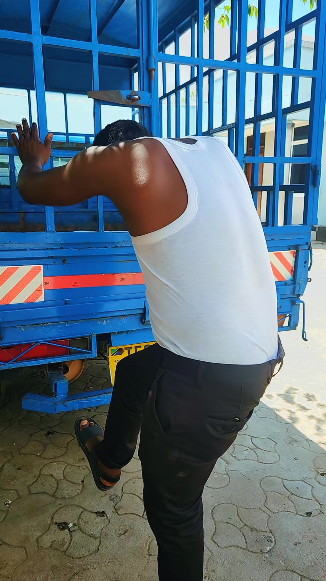 @Officiallkuryaboy