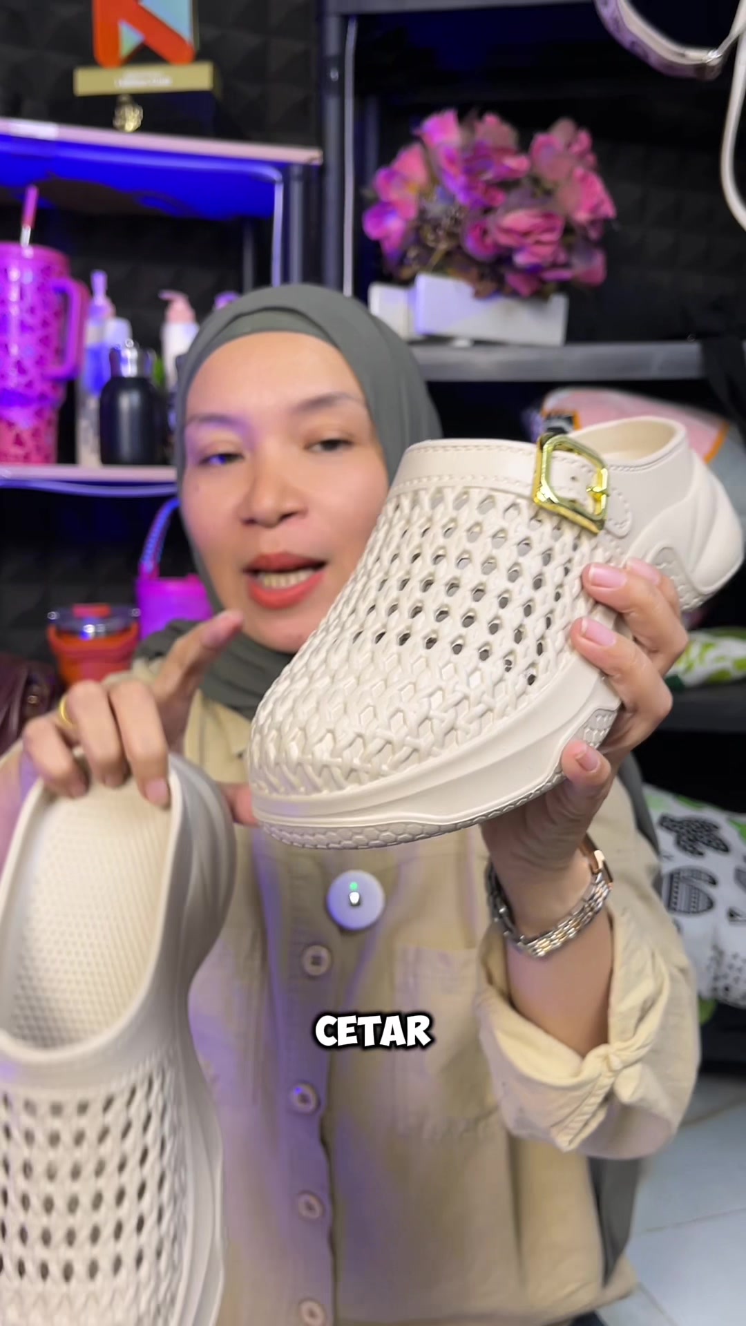@LELI si paling TAS dan SANDAL
