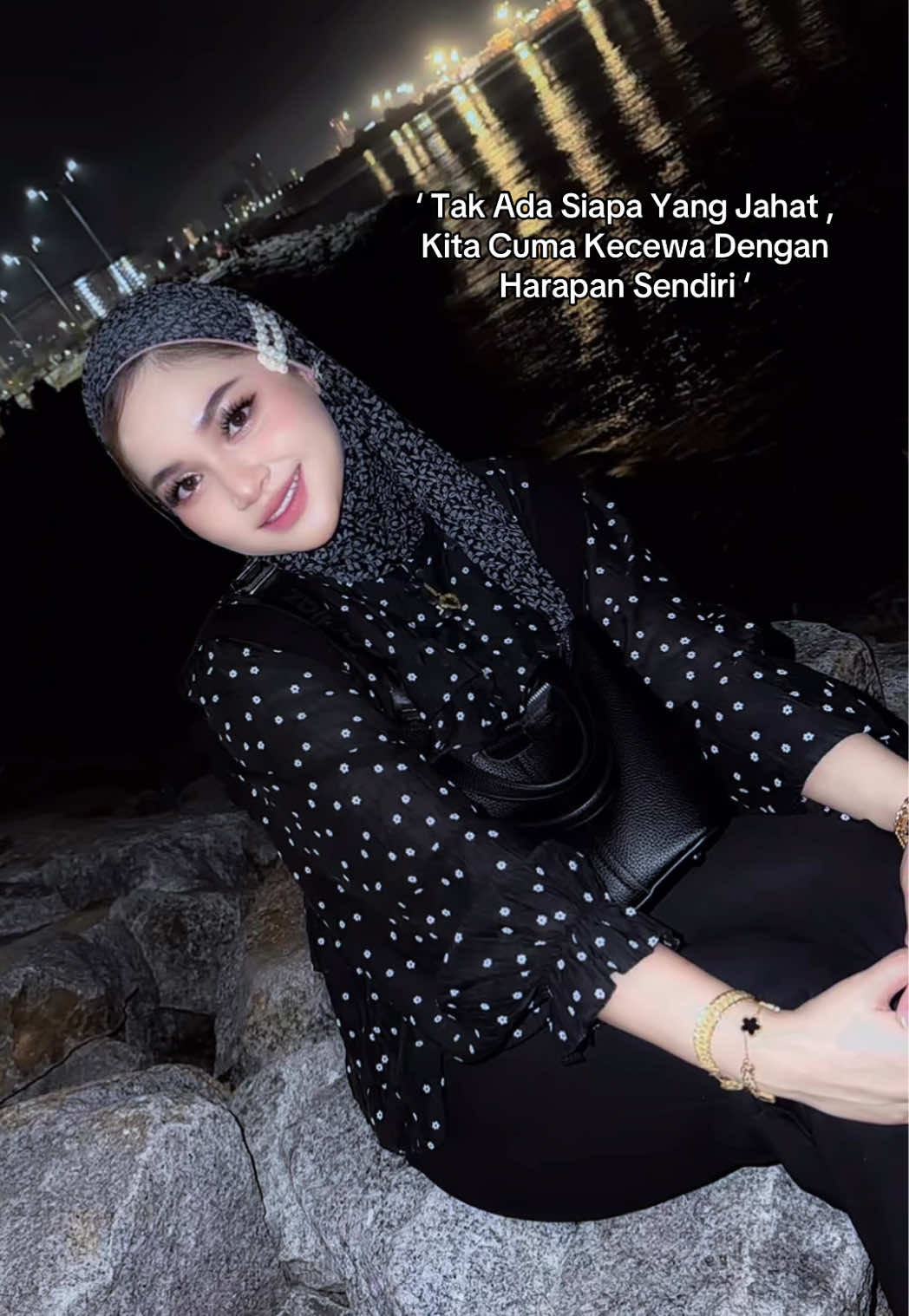 @Anje Yang Manis ๐ฆข๐ค..