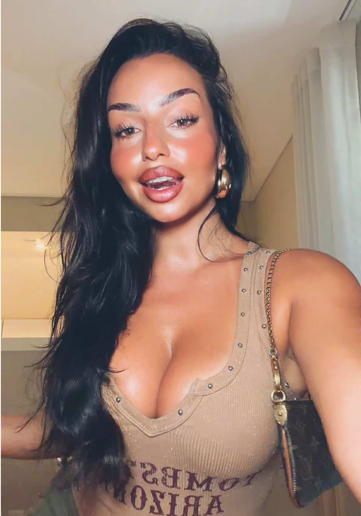 @&Aacute;gata Marques