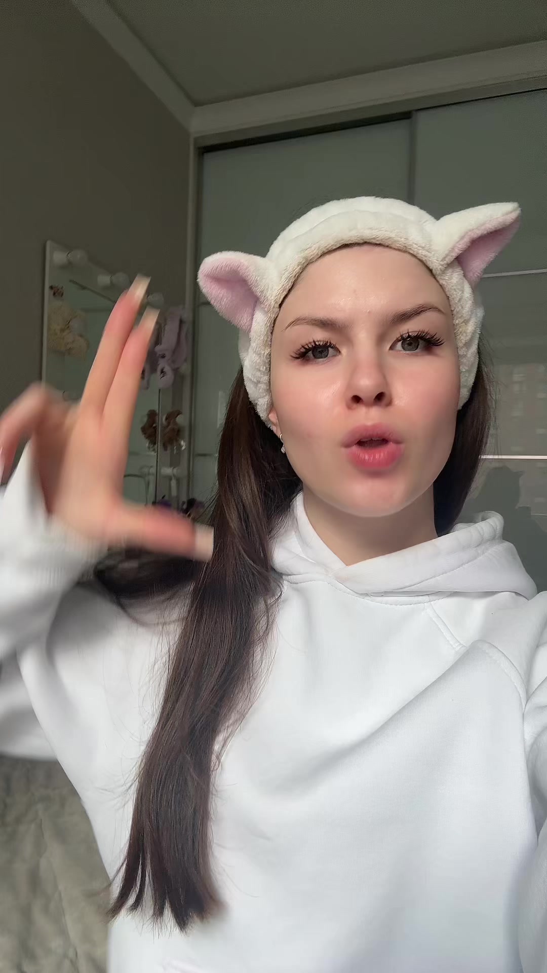 @<3