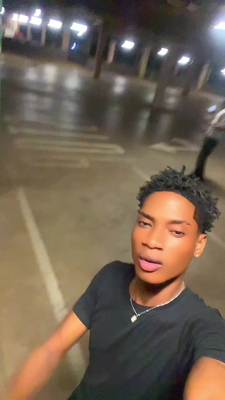@_ &rho;ꫀꪀꪖᧁꪊꪗ 🪼