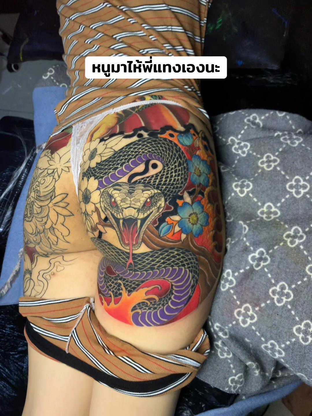 @ช่างกล้วยสักลาย (ท้ายร้านสัก)