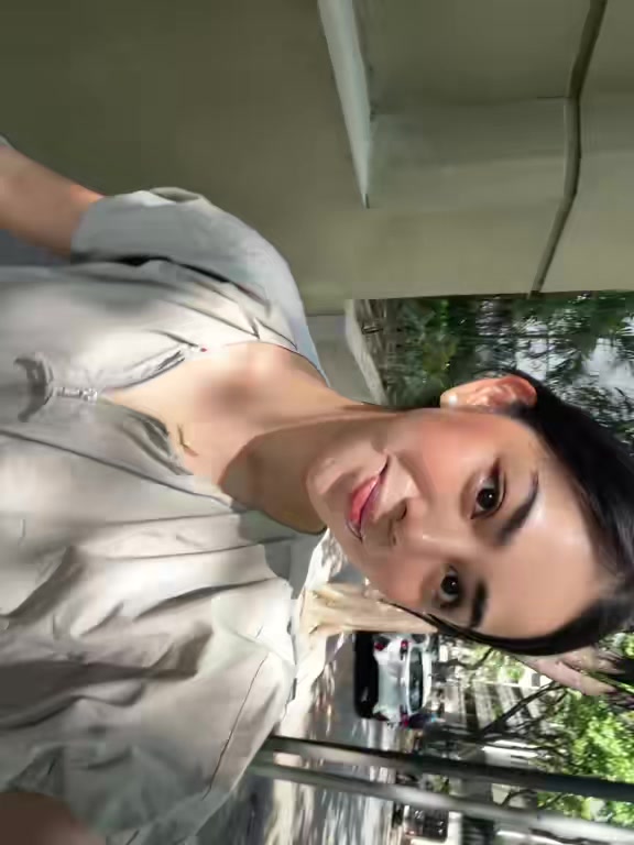 @Laursaur🦖