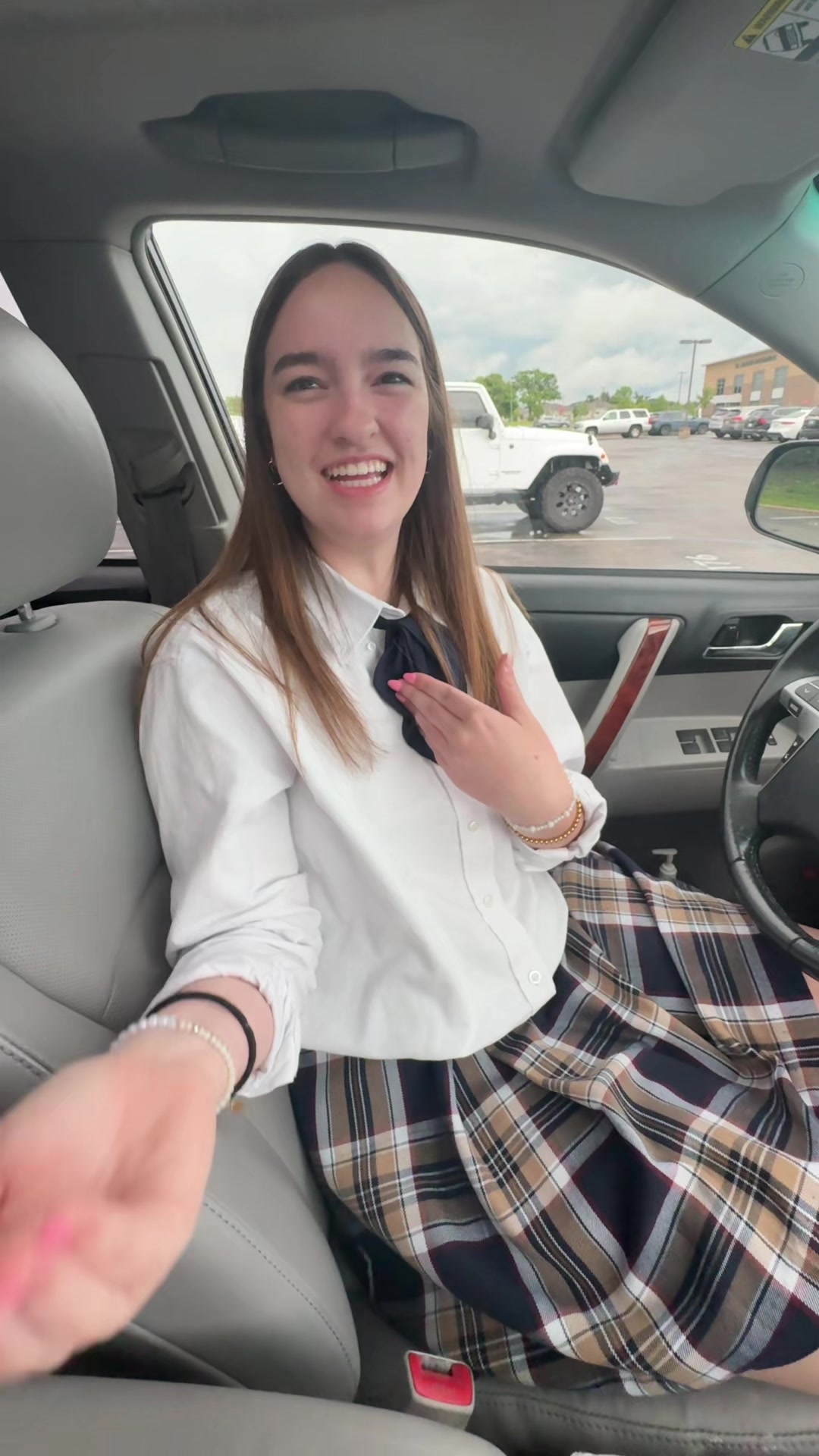 @hey_bailz_