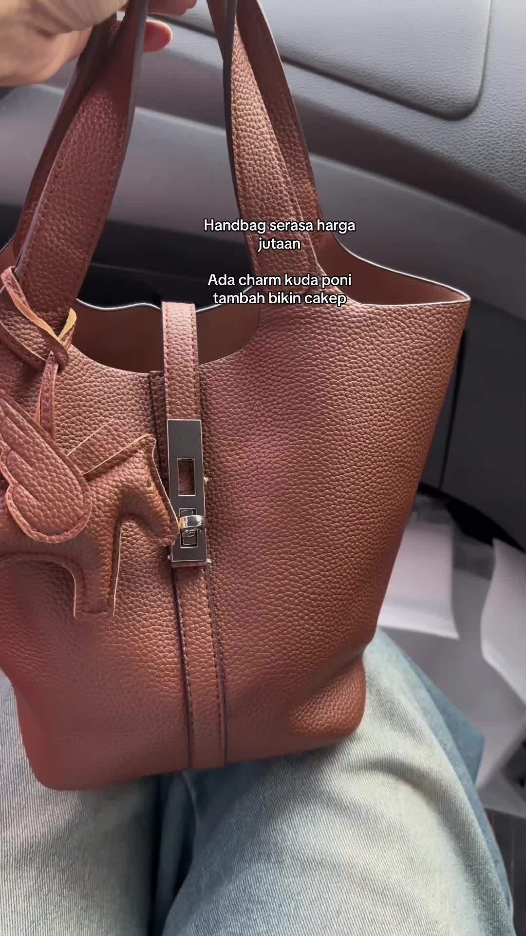 @LELI si paling TAS dan SANDAL
