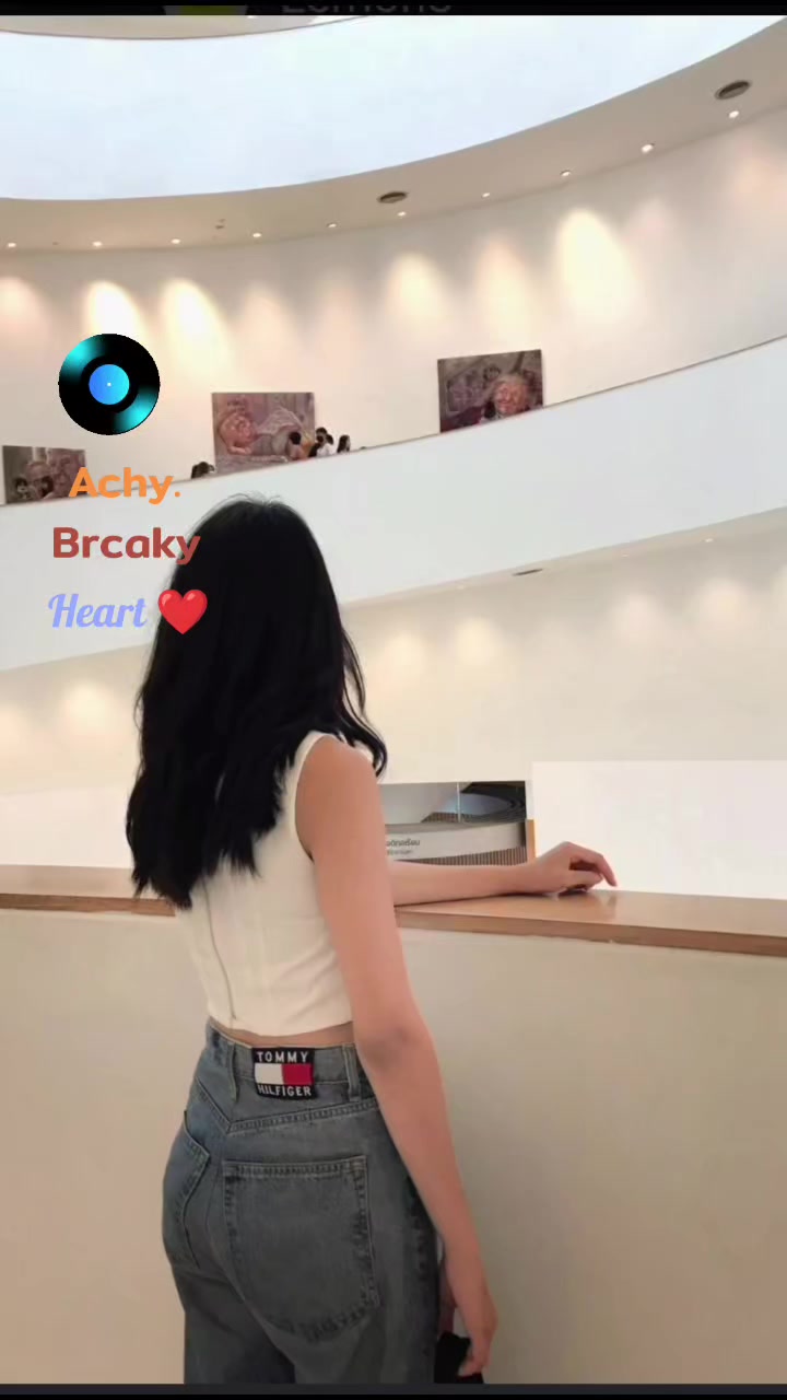 @นารียา