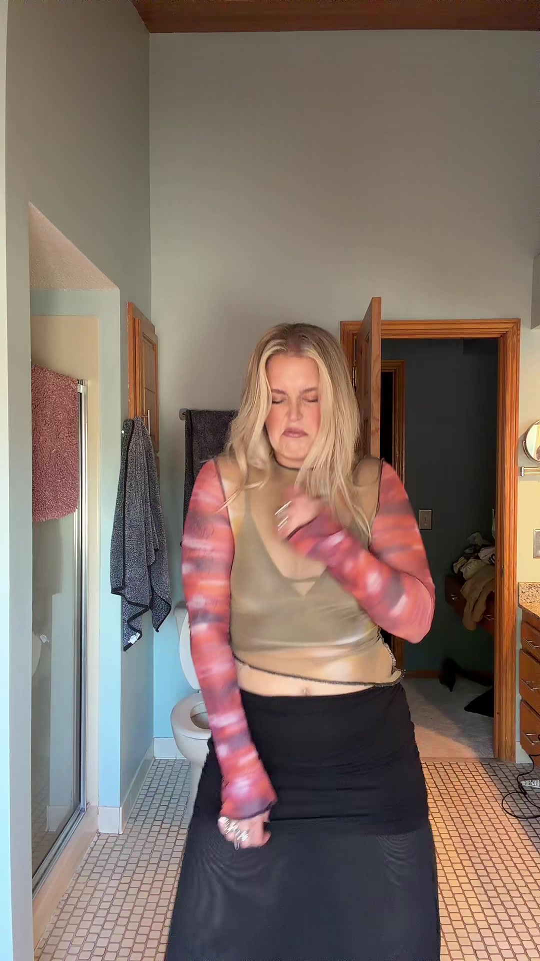 @Sam [ the Bathroom Dancer ]