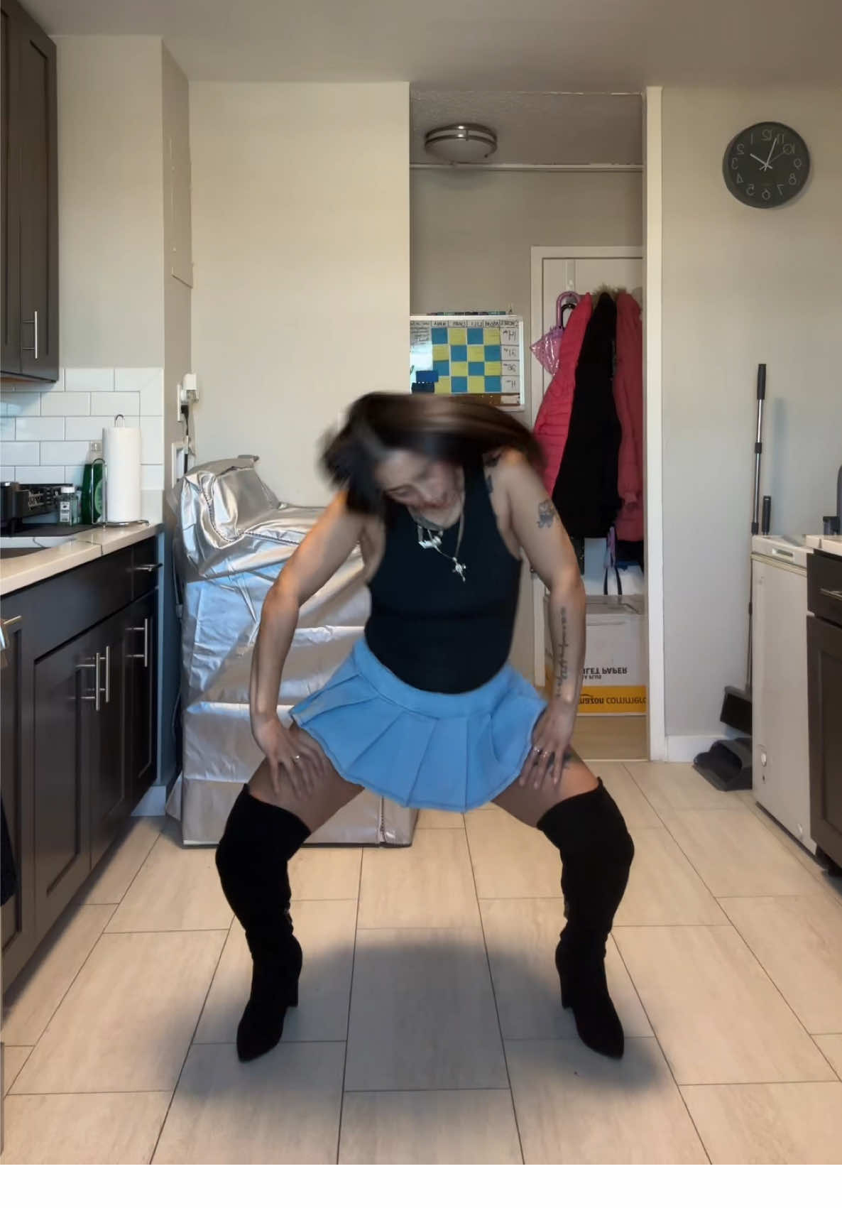 @momof4