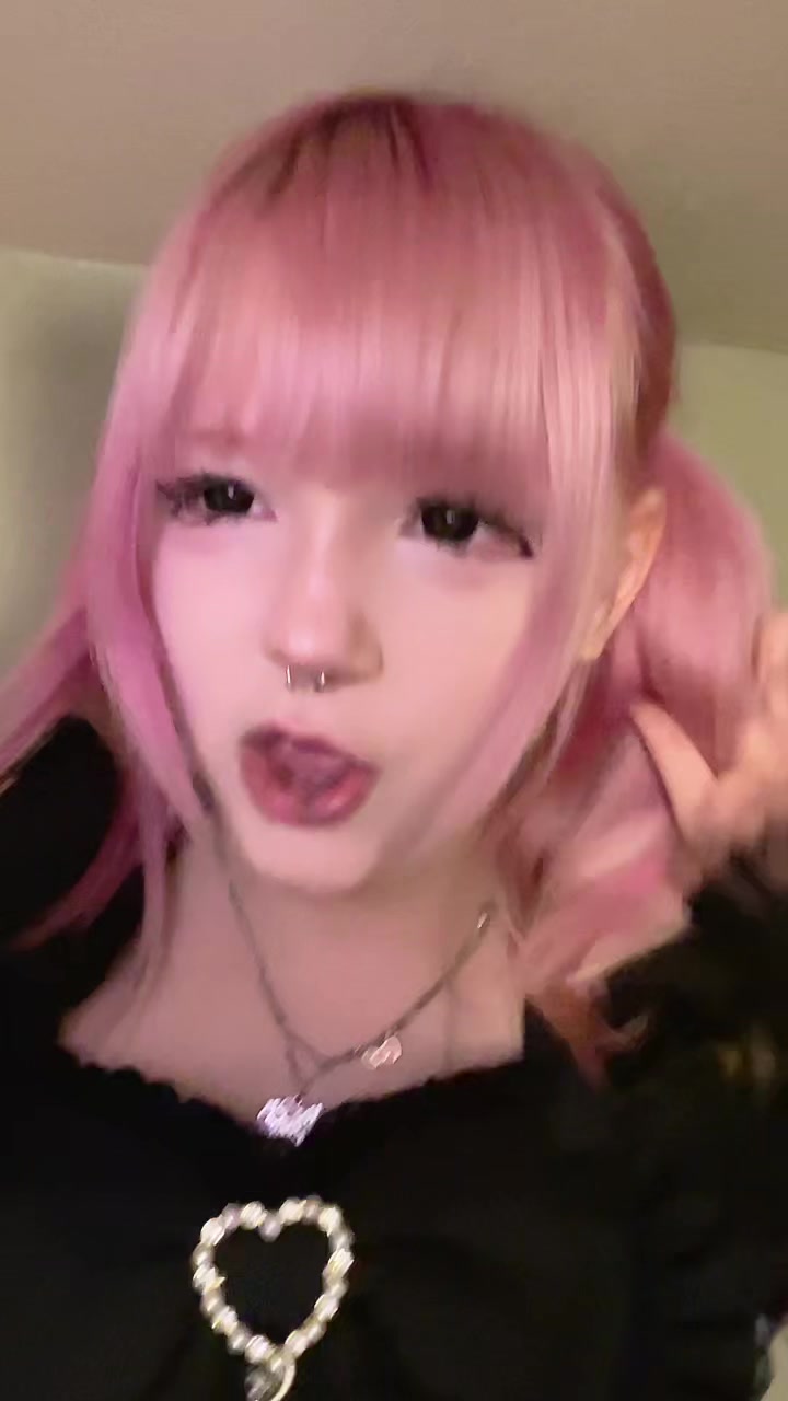@(▀▀̮▀) Me: