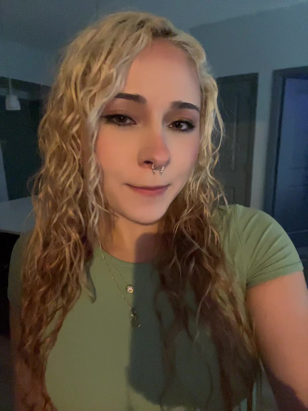 @lyvqrz