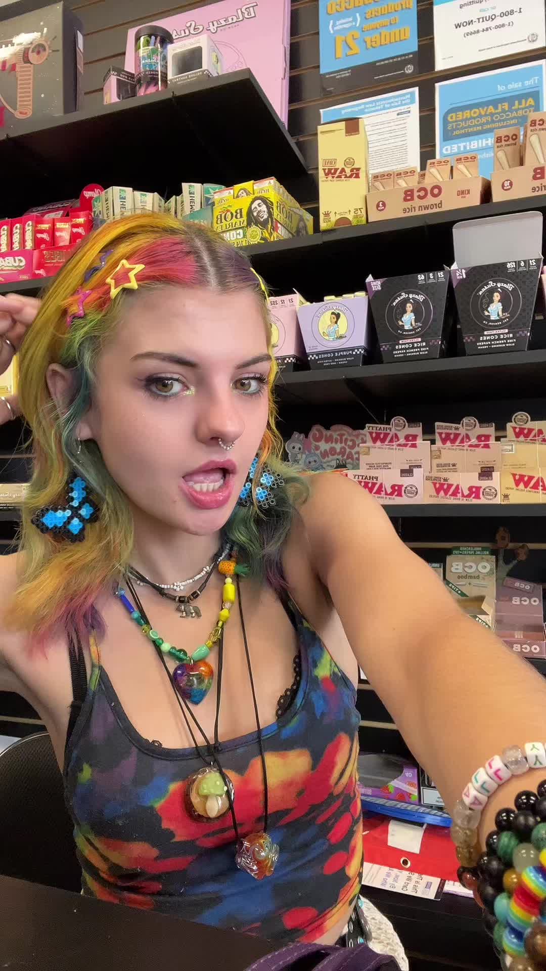 @Smokeshopgirl🍄🪩